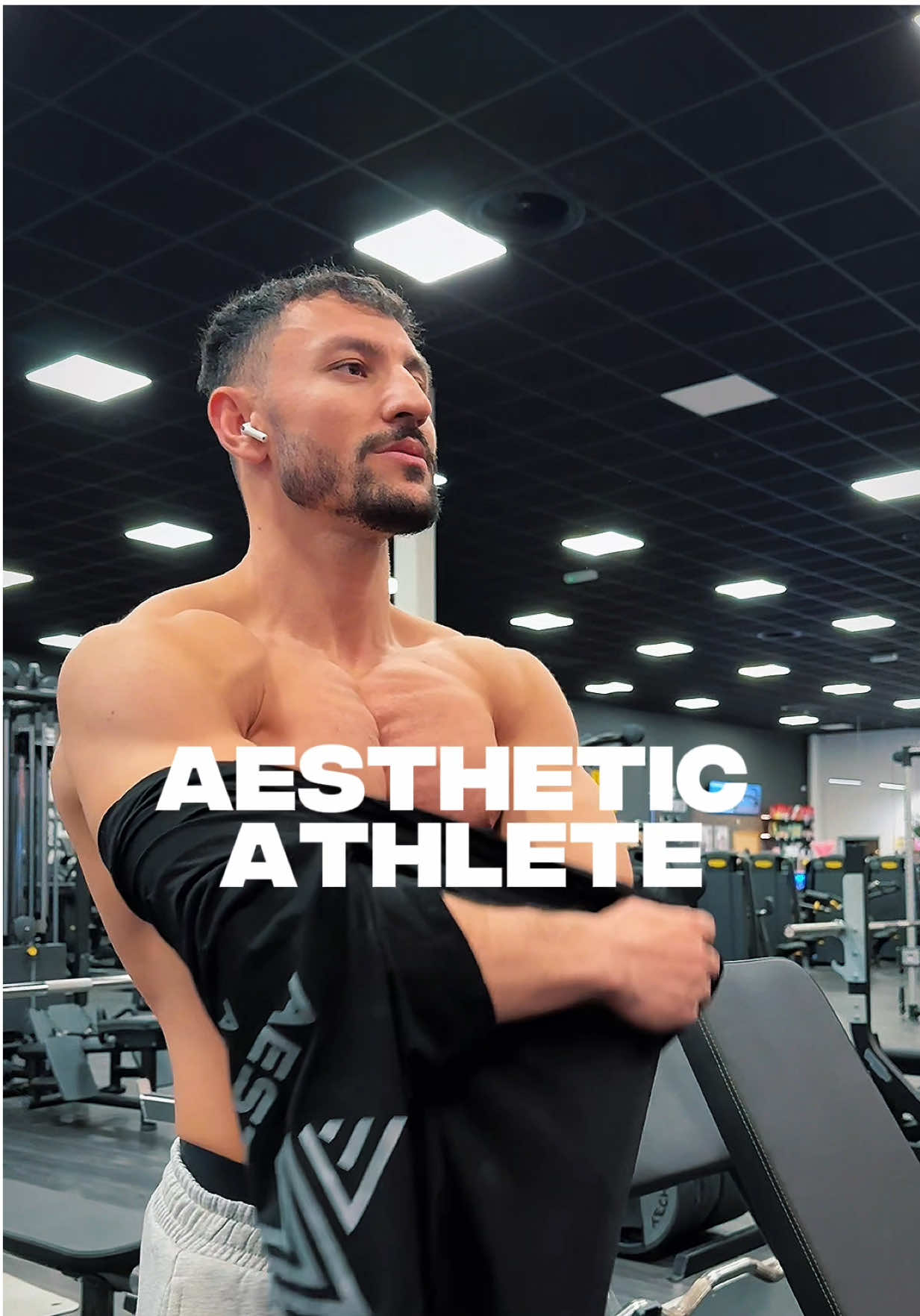 Built for the grind. Made for the look. 🏋️‍♂️🔥 #AestheticAthlete AestheticAthlete.se . . . #gymwear #träningskläder #fördig #sverige 