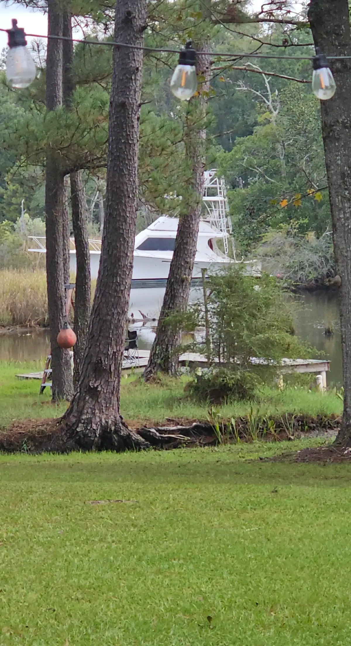 day 2 of the big boat drama. they managed to get it turned a little bit during high tide. #bayoulife #saltlife #beachlife #unforgivenbusa #iamtheunforgivenone 