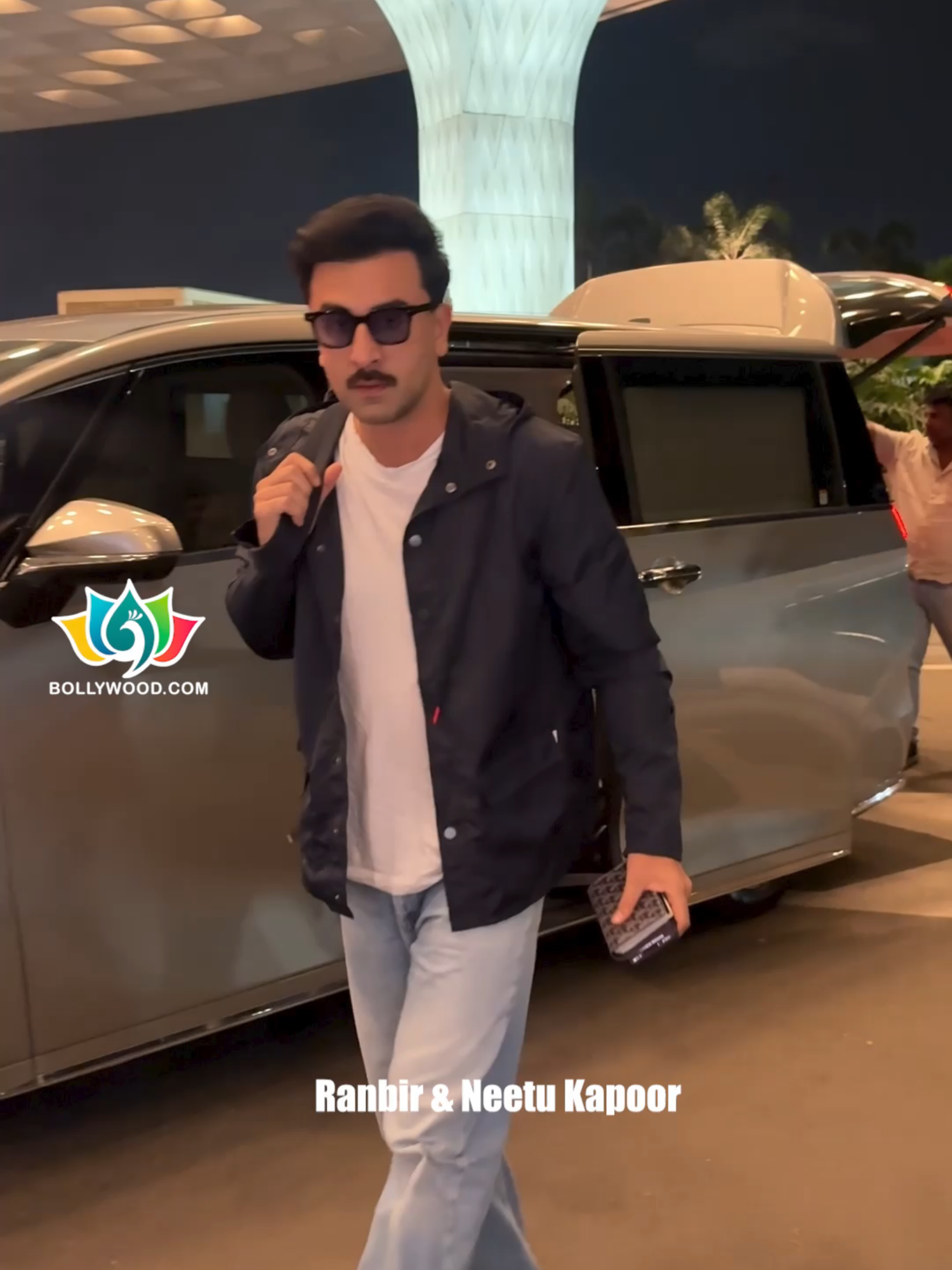 Actor Ranbir Kapoor and his mother Neetu Kapoor at the Mumbai airport! #bollywoodnews #bollywoodcelebrities #bollywoodactor
