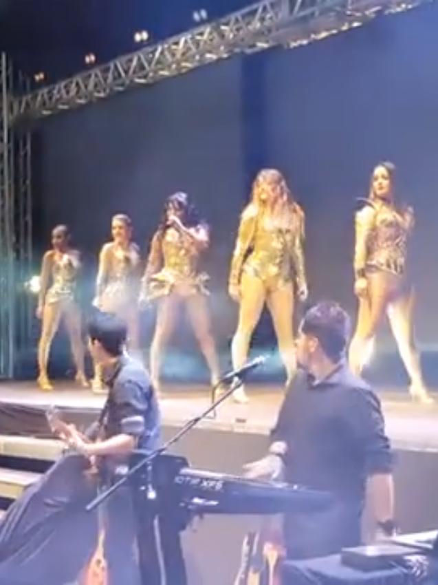 ROUGE canta 