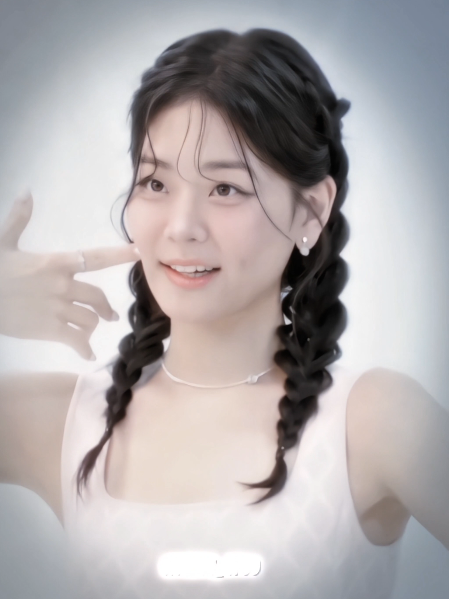 Subin is beautiful and cute🥰‼️ Subin has many talents and i hope that more and more people will love her. Bingsu🍧🤗 don't forget to watch Subin's vlog on YouTube Jwide Company😇 #chungsubin #subin #fanmeeting #friendlyrivalry #fyp 