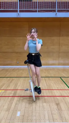 FRUITS ZIPPER(@FRUITS ZIPPER )さん『ぴゅあいんざわーるど』に合わせて技してみました.ᐟ‪.ᐟ💎🩵 今日もライブで明日もライブ❤️‍🔥🛞 明日は10時~ニエピ⁡TikTokで生配信しますよ~⚡️@NielloPierrot -ニエロピエロ-  #FRUITSZIPPER #ぴゅあいんざわーるど ⁡#一輪車 #偶像 