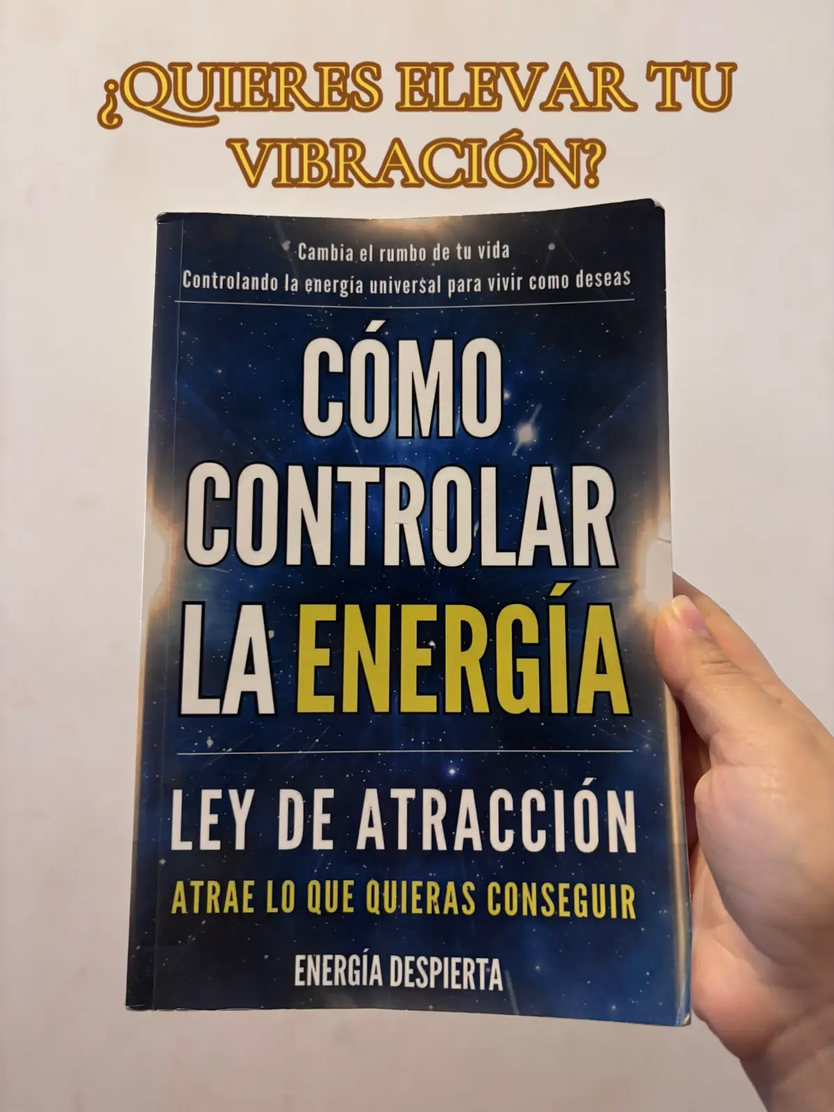 Al empezar el día o antes de dormir, realiza estos pasos para elevar tu vibración, sentirás día a día como conectas con el presente ✨🤍 #leydeatraccion #espiritualidad #energia #despertarespiritual 