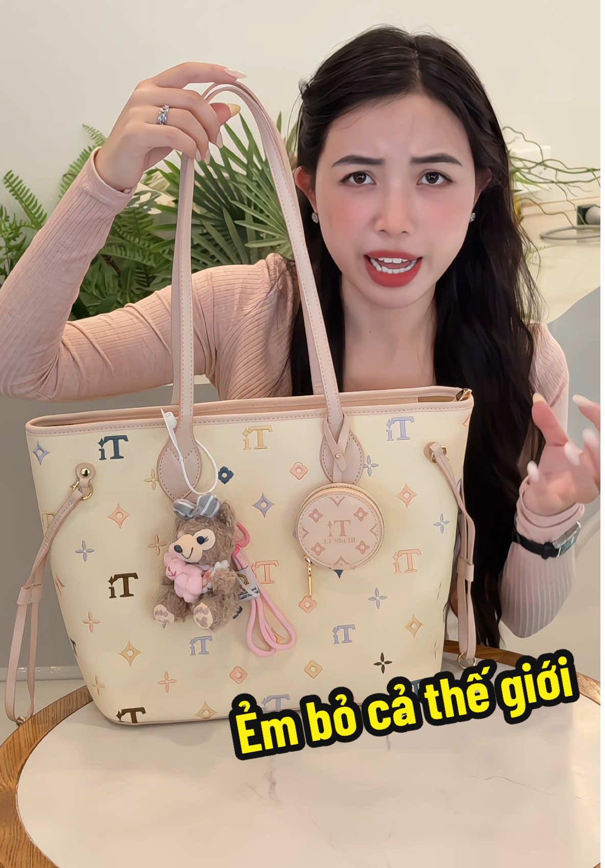 Ẻm xinh, em bỏ cả thế giới 😍 #tuixach #tuinu #tuidilam #vrial #xhtiktok 
