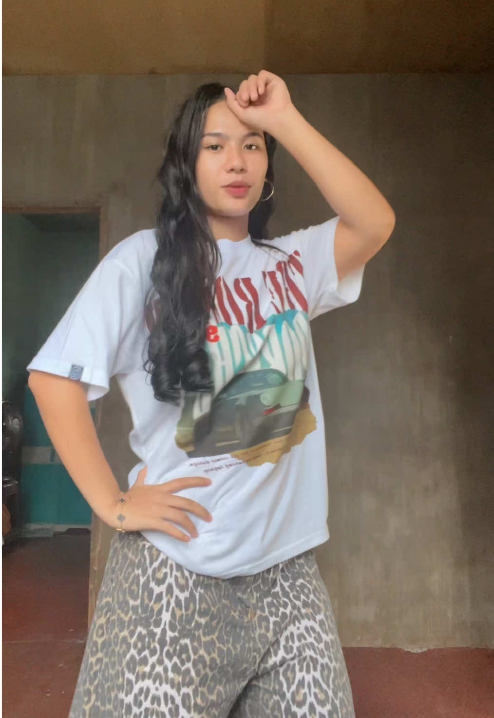 White is the ultimate power color. #oversizedshirt #recommendations 