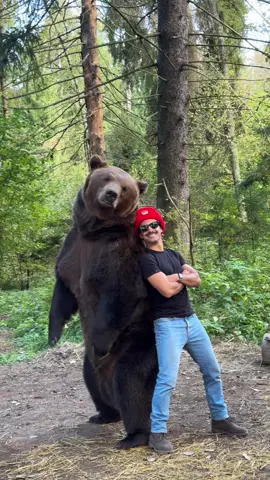 I guess I can take this one from the bucket list 😂😂 feeding a bear in Russia 🇷🇺 is definitely a wild story to tell later 😂😂 #bear #russia #fyp #animal #portugal 