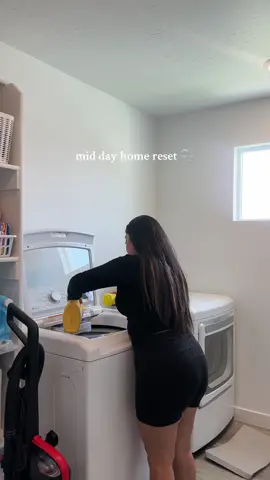 A quick reset to keep me sane and productive 🫧 #homereset #cleaning #CleanTok 