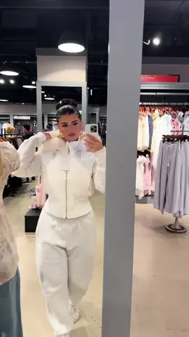 Ich will alle Farben haben von der Holister Jacke !!😍