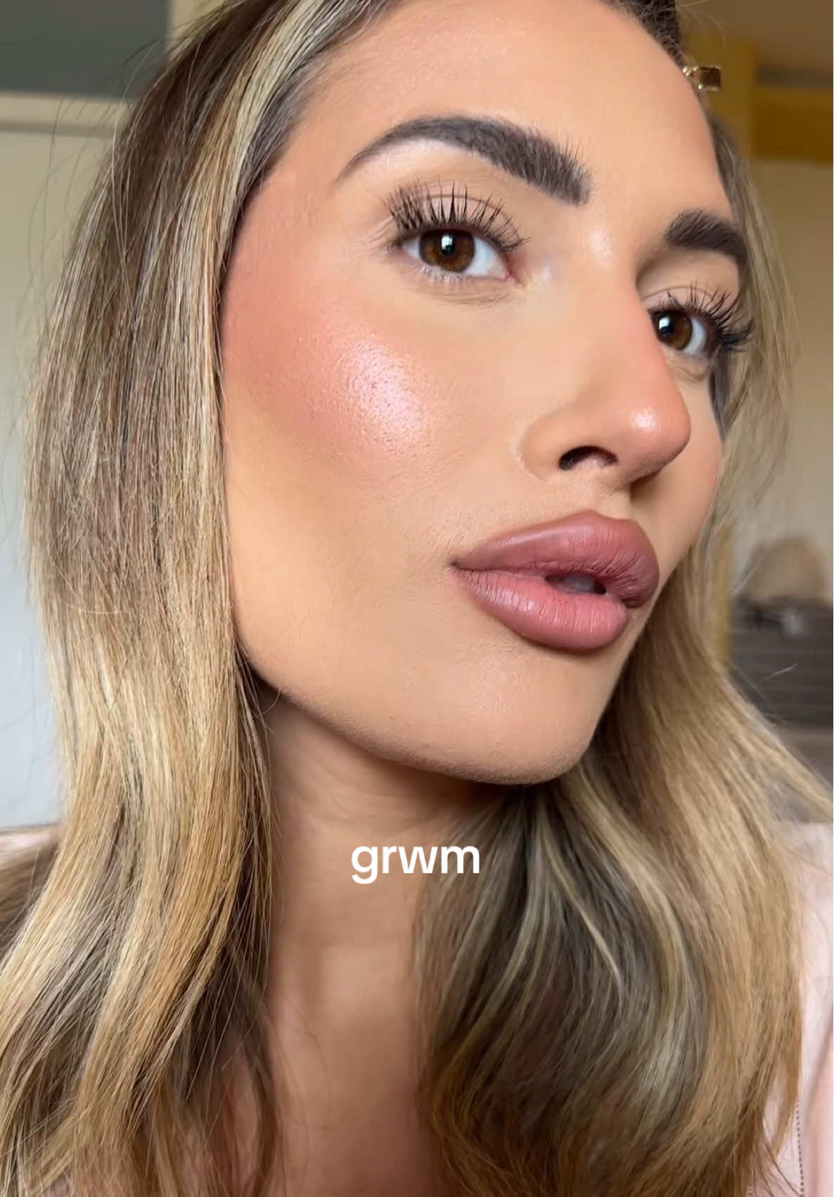grwm🧚🏼‍♂️🤎🩰🍩✨ #makeup #makeupgrwm #glowymakeup #viralmakeup #foryou