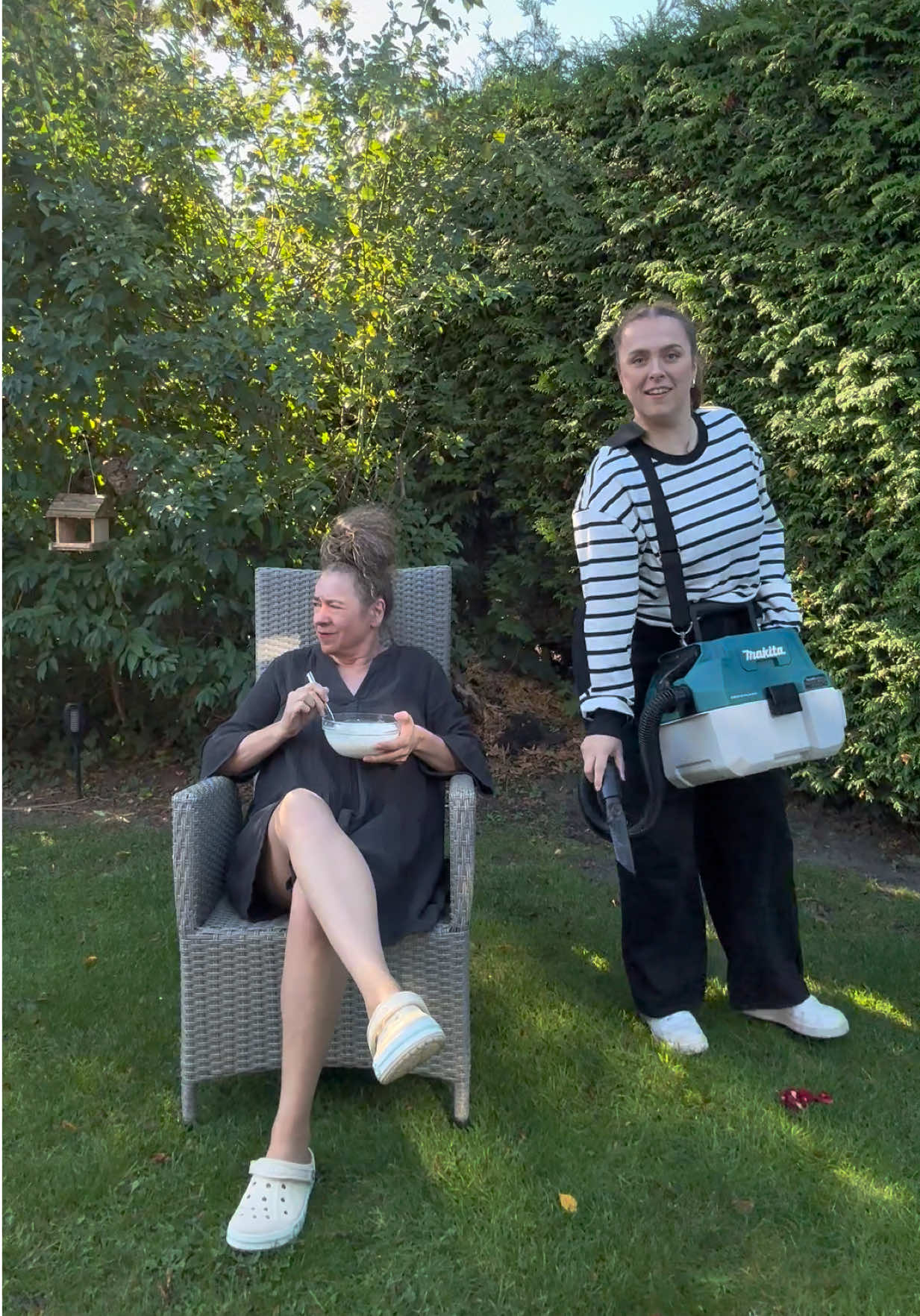 Vogelfutter #garten #tochter #mama #lachen #funnytiktok 