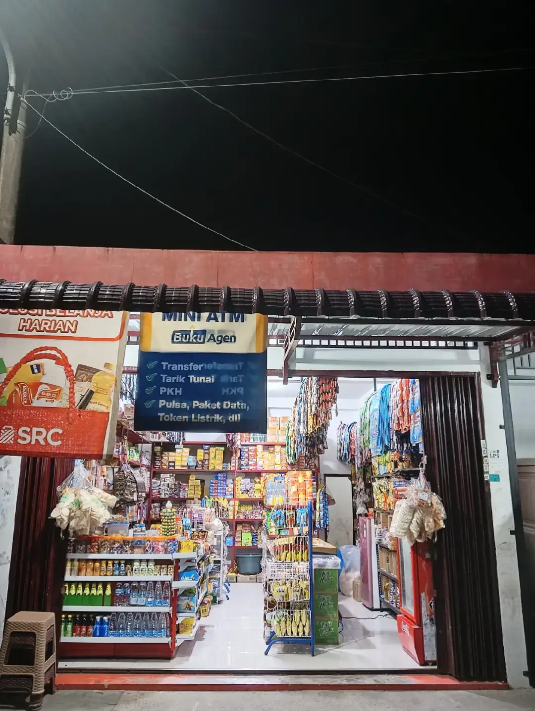 Halo teman-teman, kali ini aku mau share inspirasi penataan warung dengan ukuran panjang 4 meter, lebar 5 meter, dan tinggi 3,5 meter yang cocok banget buat di area perumahan 🏡. Dengan ukuran segini, kita bisa atur warung supaya tetap lega, rapi, dan nyaman untuk belanja. Mulai dari rak display, tempat jajanan, area minuman dingin, sampai meja kasir bisa tertata rapi biar pembeli betah. 👉 Yuk teman-teman yang lagi cari referensi buat warungnya, boleh banget tanya-tanya di kolom komentar. Nanti aku jawab satu-satu sesuai pengalaman biar makin jelas 💬😊 #referensi #warungsembako #desain warung 4×6 meter #warung #rapi 