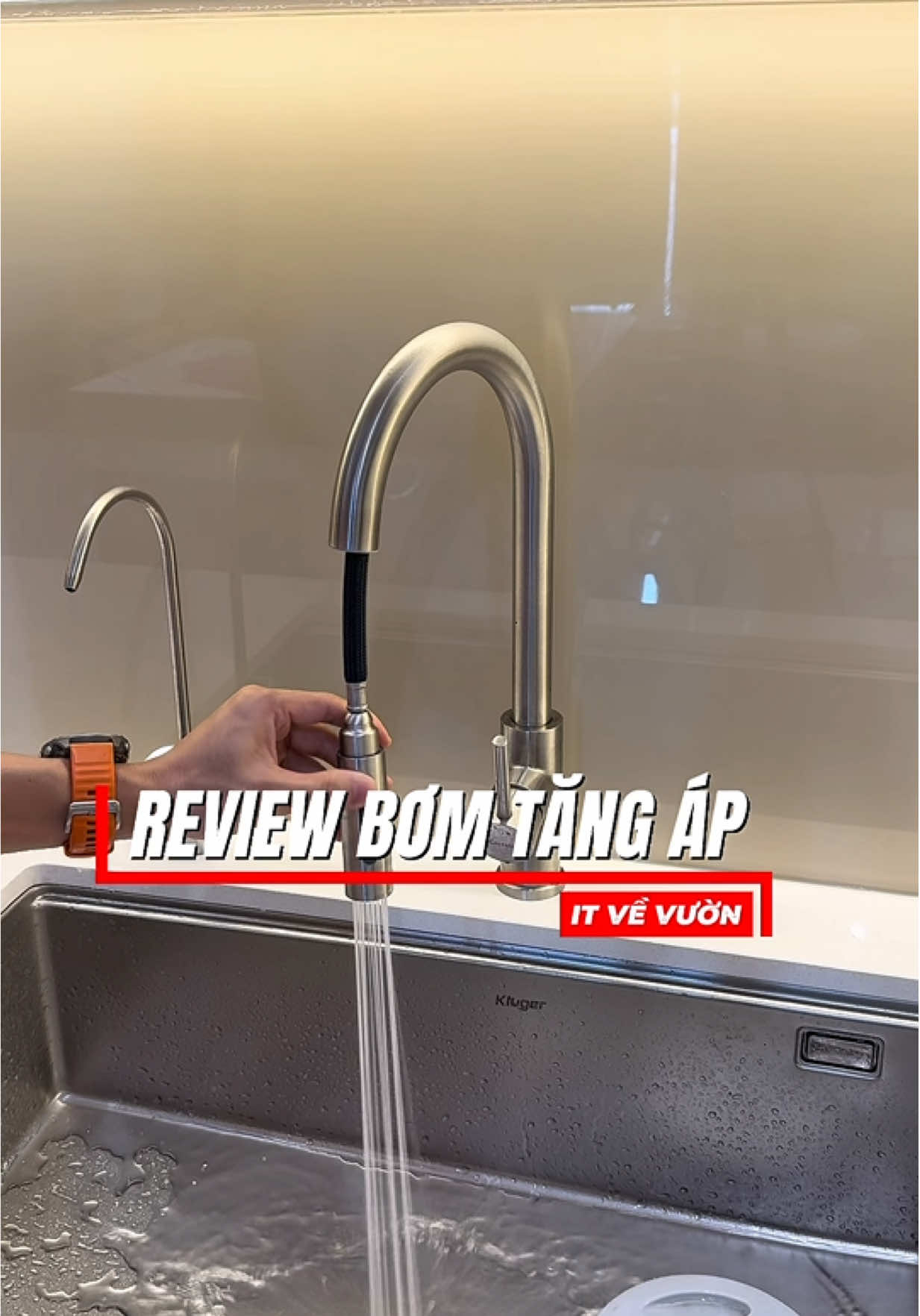 Nên mua bơm tăng áp biến tần dùng để có áp lực nước mạnh, không bị tích áp trong đường ống, vừa đảm bảo vừa tiết kiệm điện các bác ạ #bomtangapdientu #maybomnuoc #diennuoc #thietbidien #itvevuon  @IT về vườn 