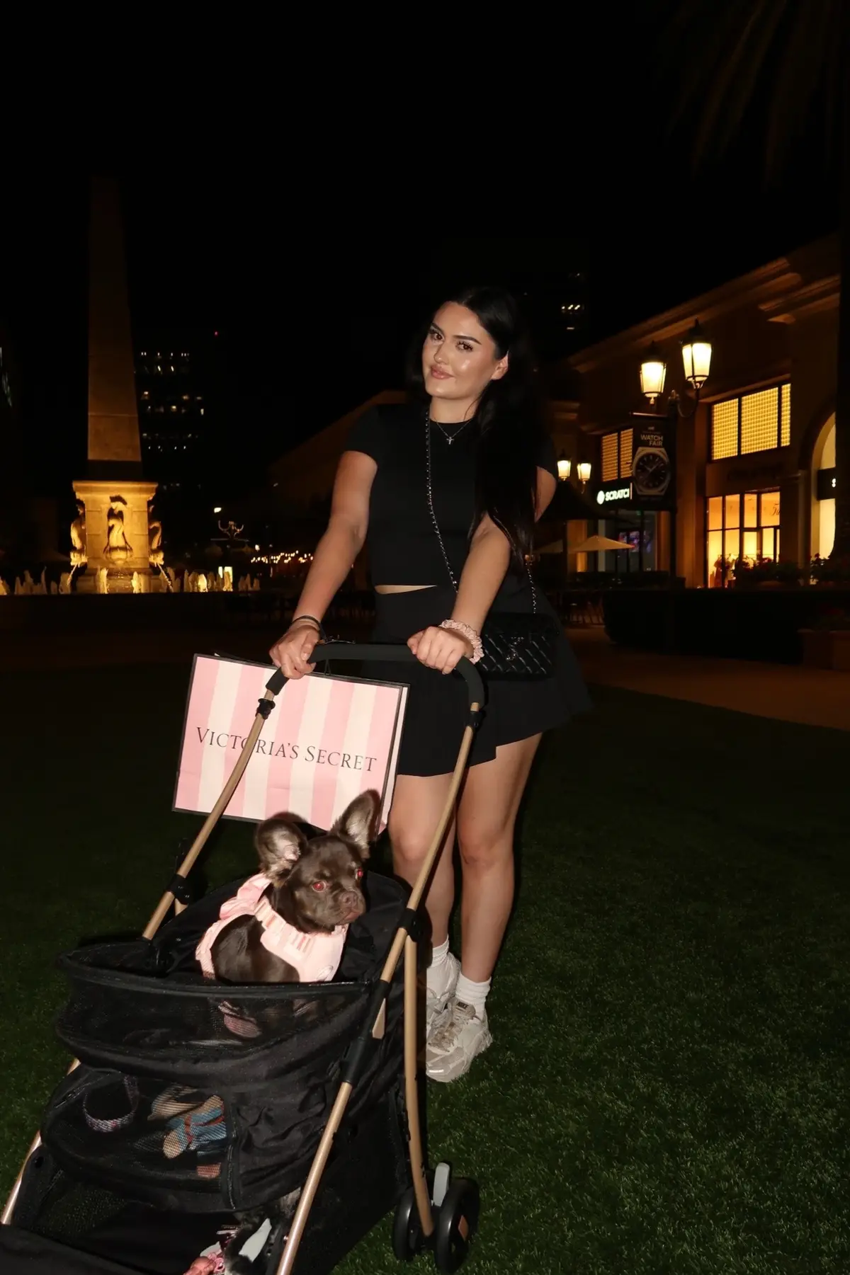 👸🏻🐻💖 @Princess Paris👑 #lexivrodriguez #parisredeemer #dogstroller #fashionisland #newportbeach 