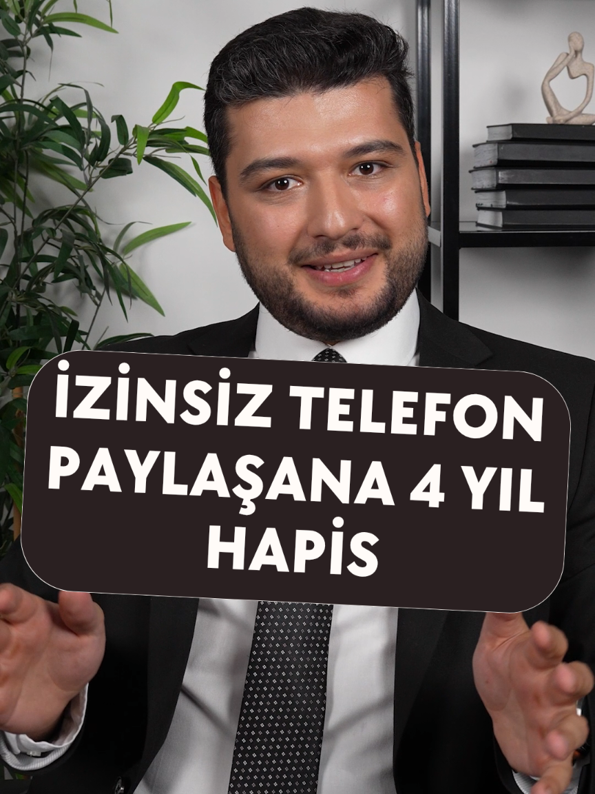 🚨 Yanlış numara vermek 4 yıla kadar hapis! Bir mağazadan alışveriş yaptınız, borcunuzu sonra ödeyeceksiniz. Sizden numara istendiğinde kendi numaranız yerine sevmediğiniz birinin numarasını verdiniz diyelim. O kişi şikâyetçi olursa, kişisel verileri hukuka aykırı paylaşmak suçundan 2 yıldan 4 yıla kadar hapis cezası alabilirsiniz. 😳 Üstelik şikâyetini geri çekse bile dava düşmez! ❌ Başkasının numarasını asla izinsiz paylaşmayın. ✅ Ama bu videoyu paylaşabilirsiniz, herkes öğrensin! 😊
