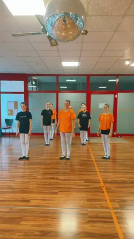 boom boom boom #fyp #trendingsound #viral #friends #dancer 