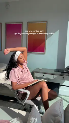 I was SO SHOCKED when my @Ultrahuman blood test showed that my cortisol was actually LOW - but it makes sense now bc sometimes I will sleep for 8+ hours and still feel tired. morning sunlight helps to gently raise cortisol, so that I can feel more alert and energized.  🧠✨🌞 #wellness #morningroutine #lowcortisol 
