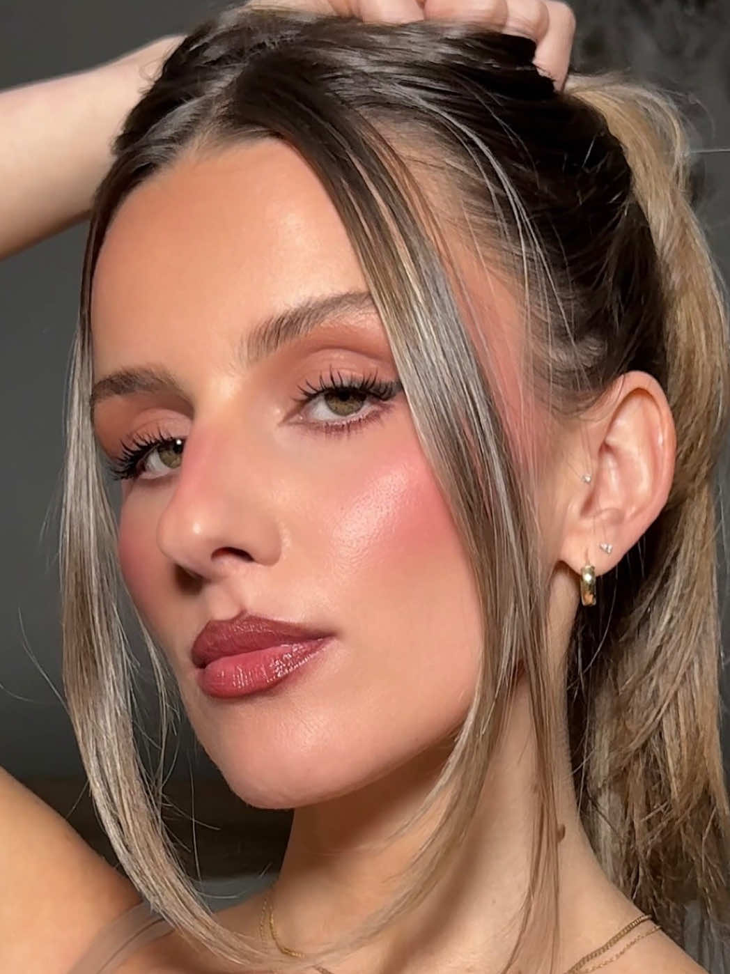 Soft glossy berry makeup tutorial <3 Products: @ILIA Beauty face base milk @Embryolisse USA lait-creme @rhode skin glazing mist @Armani beauty skin tint @Natasha Denona hy-sculpt bronzing serum Rhode pocket blush in shade date cake @Tower 28 Beauty concealer @Charlotte Tilbury pressed powder  @Hourglass Cosmetics ambient pressed bronzer  @Saie blush in shade grazie @chanel.beauty eyeshadow palette in tender @urban decay 24/7 ergonomic liquid eyeliner in shade whiskey Natasha Denona eyeshadow palette Armani mascara  @Morphe Cosmetics lip liner in the shade trendsetter @EADEM lip balm in bissap glaze