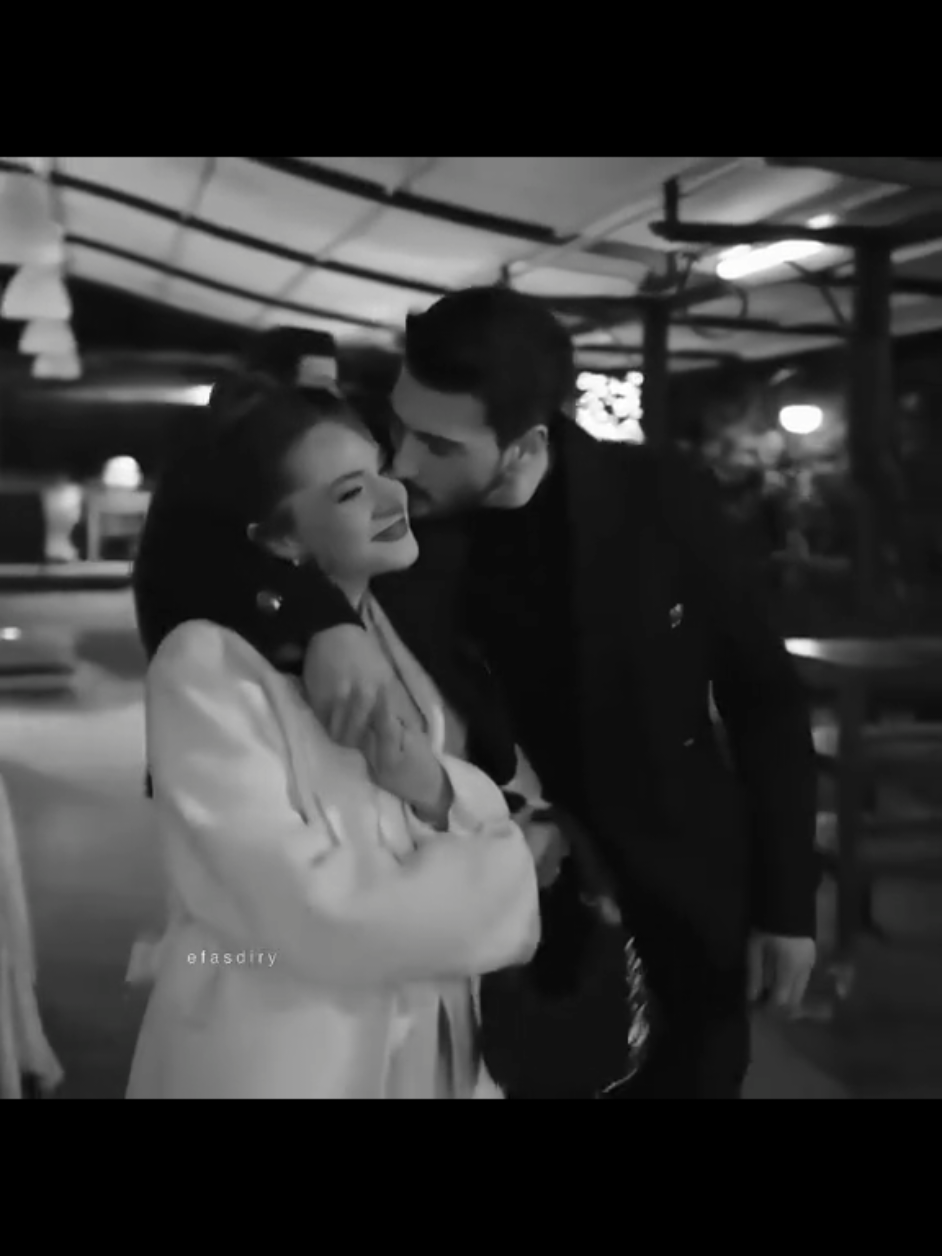 بوسهة الخد 😗💕#ميراي_دينيز #حب_بلا_حدود #مسلسلات_تركية #fyp #شعب_الصيني_ماله_حل😂😂 