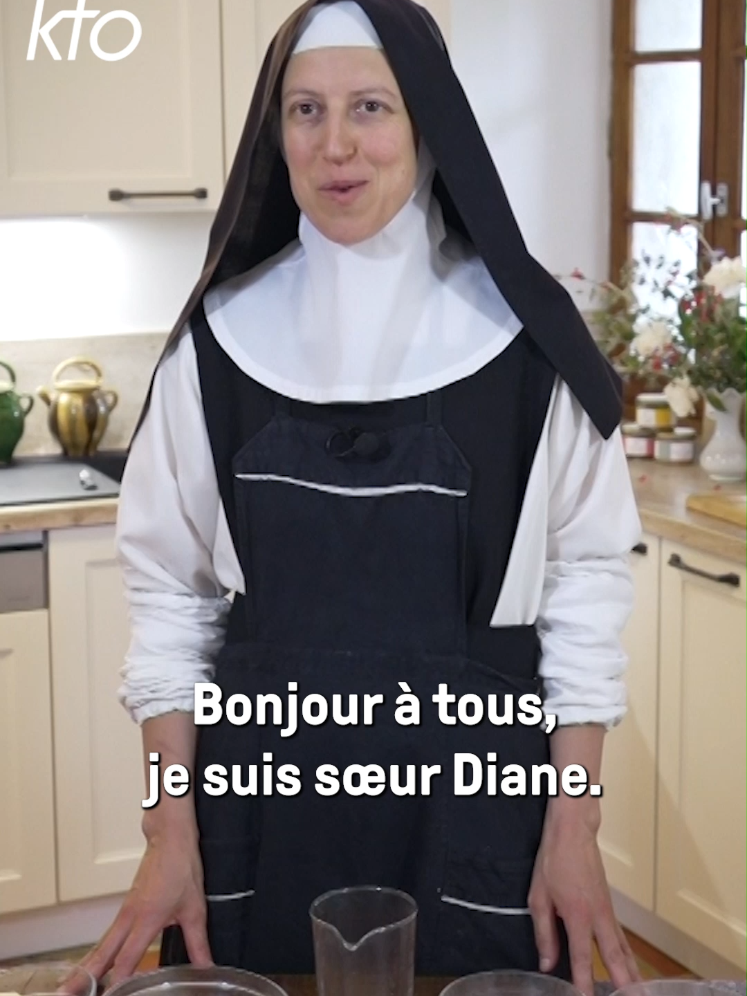 Sœur Diane, cistercienne de l'abbaye de #Boulaur, nous partage deux recettes inédites et réconfortantes, à l'approche de l'#automne. Au menu : Gratin de pommes de terre et de chorizo au fromage, pâte levée à la confiture. 📷 La #Cuisine des #Monastères à regarder en intégralité sur ktotv.com