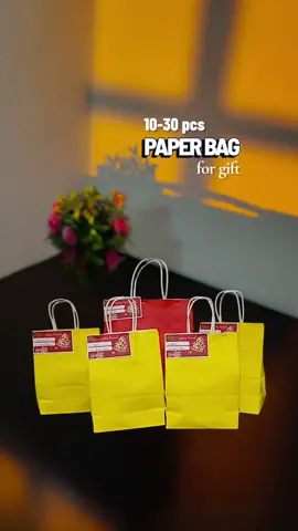 If ayaw mo magbalot ng regalo, pwede ka gumamit nitong paper bag for gift, 10-30pcs pwede, may iba't-ibang color and sizes. Loot bags narin to for different occasions. #paperbag #giftbag #paperbagforgift #christmasgiftpaperbag #lootbags 