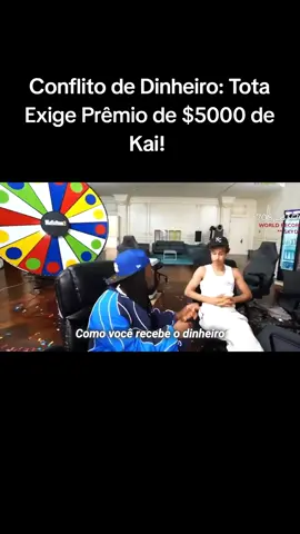 Tota pede urgentemente a Kai os $5000 que ganhou, mas Kai insiste em pagá-lo em dinheiro no dia seguinte na escola. Tota expressa sua frustração, enfatizando sua necessidade de dinheiro imediatamente e questionando a relutância de Kai em usar métodos de pagamento digital. #tota #kaicenat #dinheiro  #streamer 