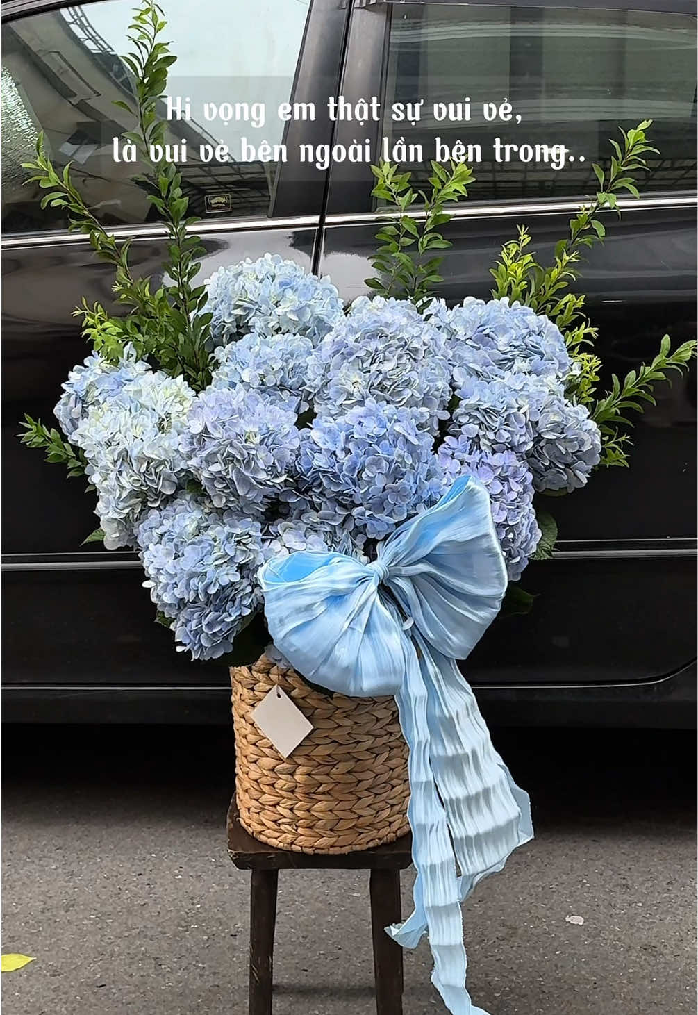 Bồng bềnh Item: Flower Bag Photo: For our valued customers _______ 𝐓𝐡𝐨̛ 𝐅𝐥𝐞𝐮𝐫 - 𝐀 𝐒𝐲𝐦𝐛𝐨𝐥 𝐎𝐟 𝐋𝐨𝐯𝐞  ▪️GIẢM 5% KHI CHECKIN TẠI SHOP ▪️79 Hồ Văn Huê, Phường Đức Nhuận, TP Hồ Chí Minh ▪️0798080779 ▪Instagram @tho_fleur ▪️Tiktok: @thofleur #thofleur #hoa_tuoi #florist