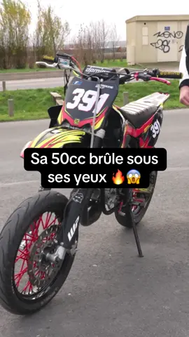 Sa 50cc bêta, brûle sous ses yeux dans son garage ! #pourtoi #fyp #moto #gendarmerie #feux 