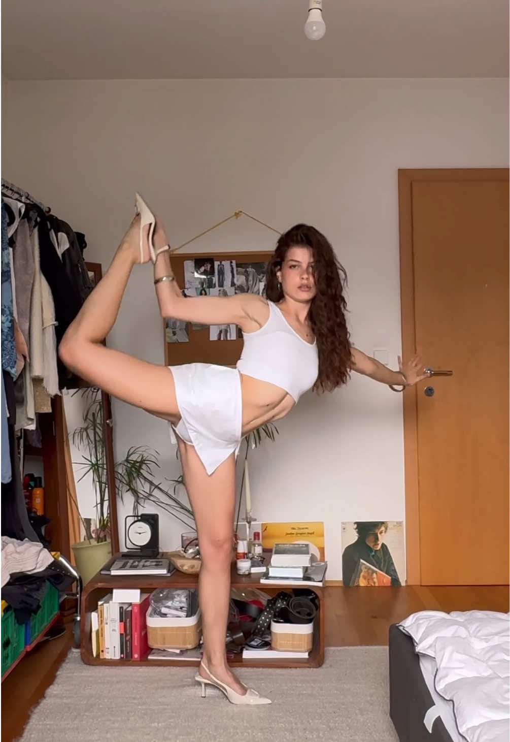 Sports carrr  #outfitsinspo #outfitsideas #pinterest #outfitsinspiredbysongs 