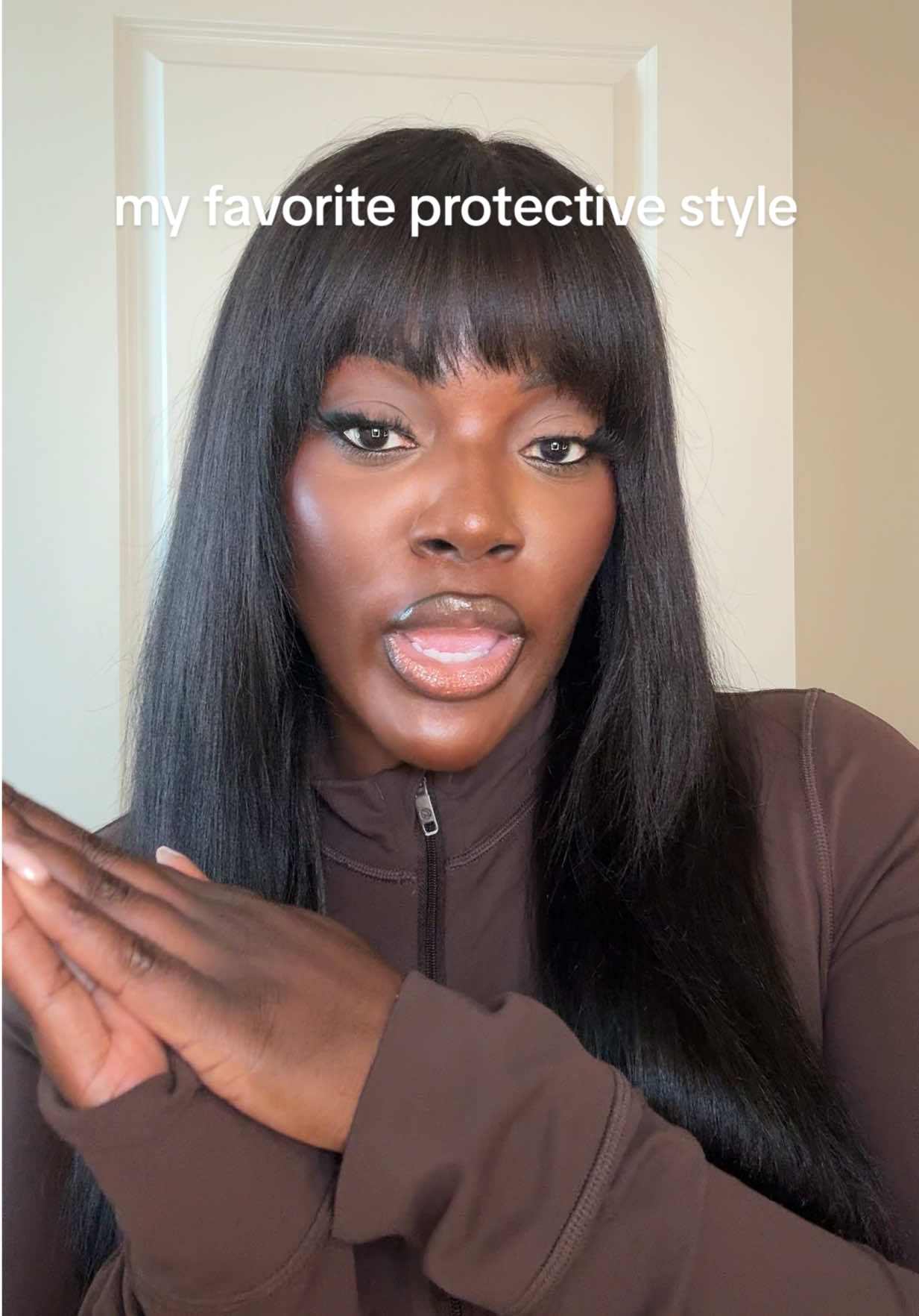 Fall is for bangs!💇🏿‍♀️ I just can’t get into lace anymore and I’m really focused on healthy hair rn so this is really the perfect protective style! Wig is 🔗, I just had my stylist cut the bangs. #bangwig #protectivestyles 