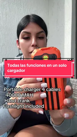 Todo en un solo cargador !!! #40000mah #campingessentials #handcrankcharger #flashlight #emergencycharger 