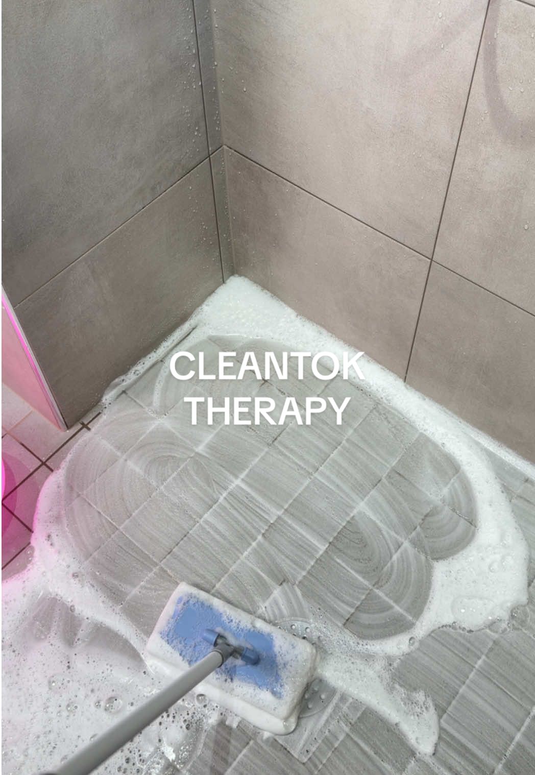 the more bubbles the less stress 🧖🏼‍♀️ this is what therapy looks like for me 💞🧽🫧 @SINI @The Pink Stuff brand ambassador #CleanTok #cleaningtherapy #satisfyingcleans #cleaningmotivation #cleanwithme 