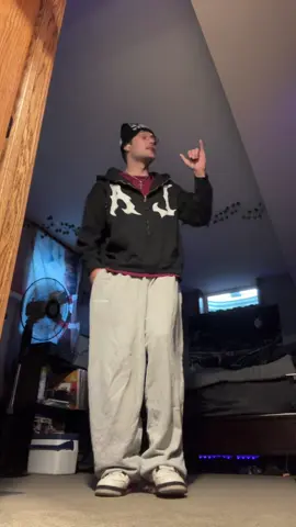 @Leznie Del Rosario knew what he was doin makin this choreo man 😌 #fyp #tpain #viral #clubhusband #dance 