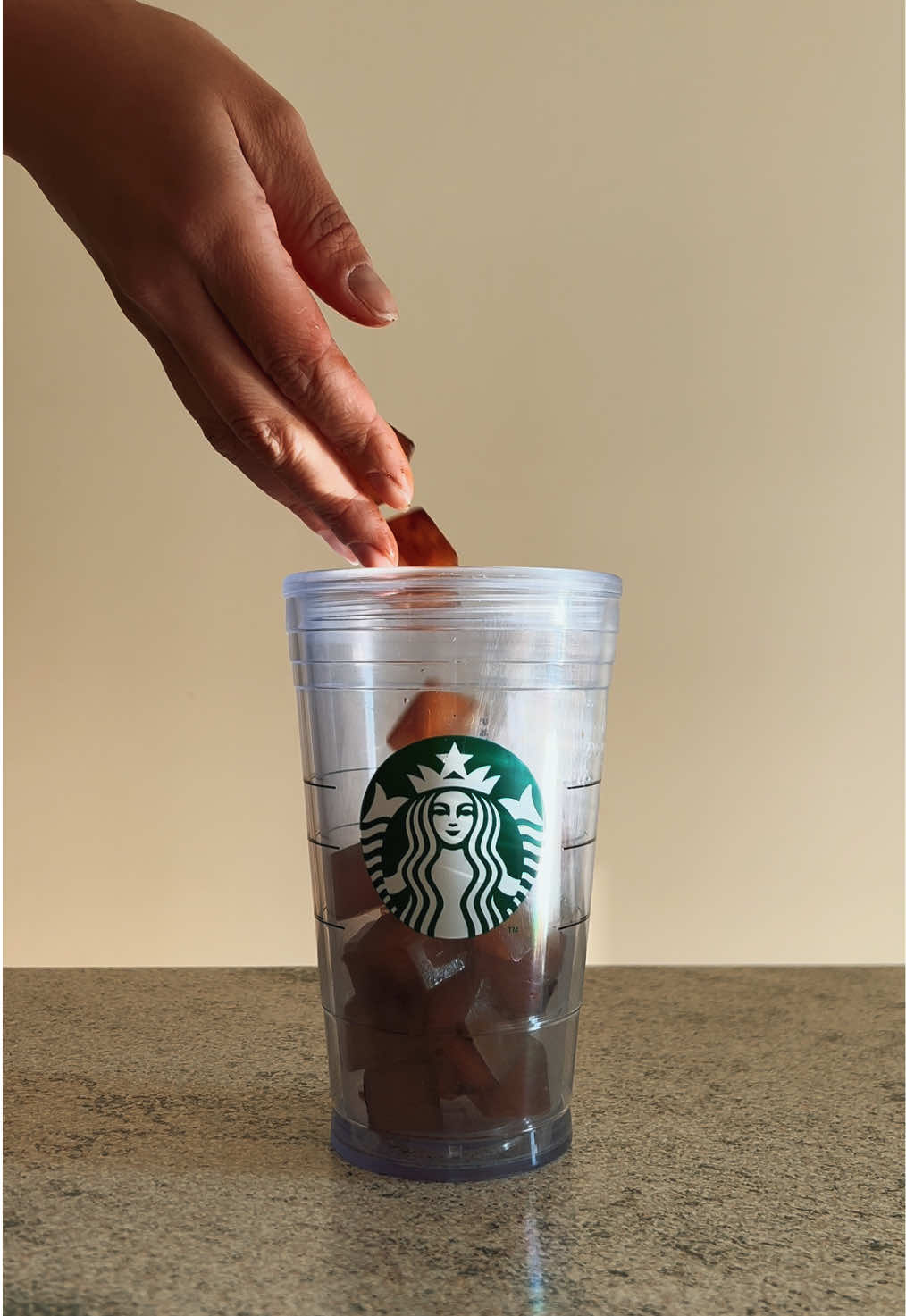 Sempre tenho café congelado 💁🏻‍♀️ #cafegelado #coffee #tiktok #starbucksdrinks 