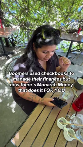 Girl, it’s 2025 we let computers  do the budgeting now💅. Use @Monarch Money with the 🔗 up 🔝!  #sponsored 