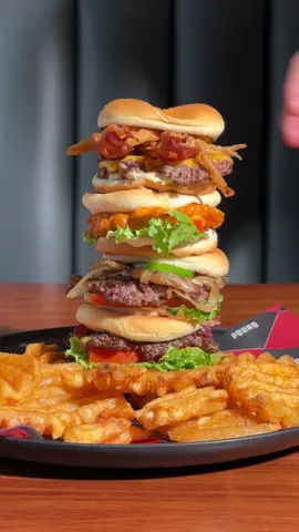 You’ve reached Pound 🔊 can’t come to the phone… the 4 minis got us distracted 😏 #pound #Pound7 #burger #dondeirmty #foodiesmexico #smashburger #comidamty