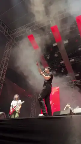 Sepenuh Hati at Festival Delapan Makassar #sepenuhhati #makassar #festival #makassarhits #ronyparulian 