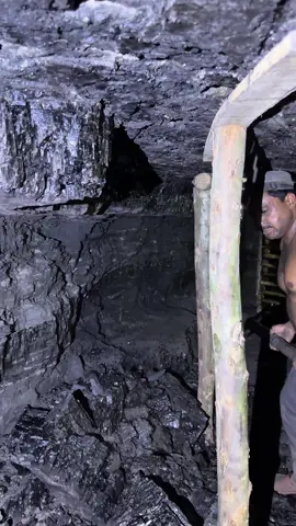 Black diamond mining ⛏️ #coalminer #blackdiamond #gold #plzdontunderviewsmyvedios #support 