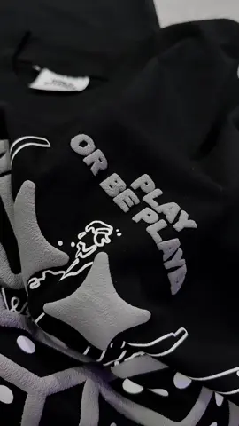 Detail dari sablon nya itu yang bikin nyesel kalo kalian ga checkout kaos boxy yang satu ini 🥵🥵🥵 #WRLDstudios 