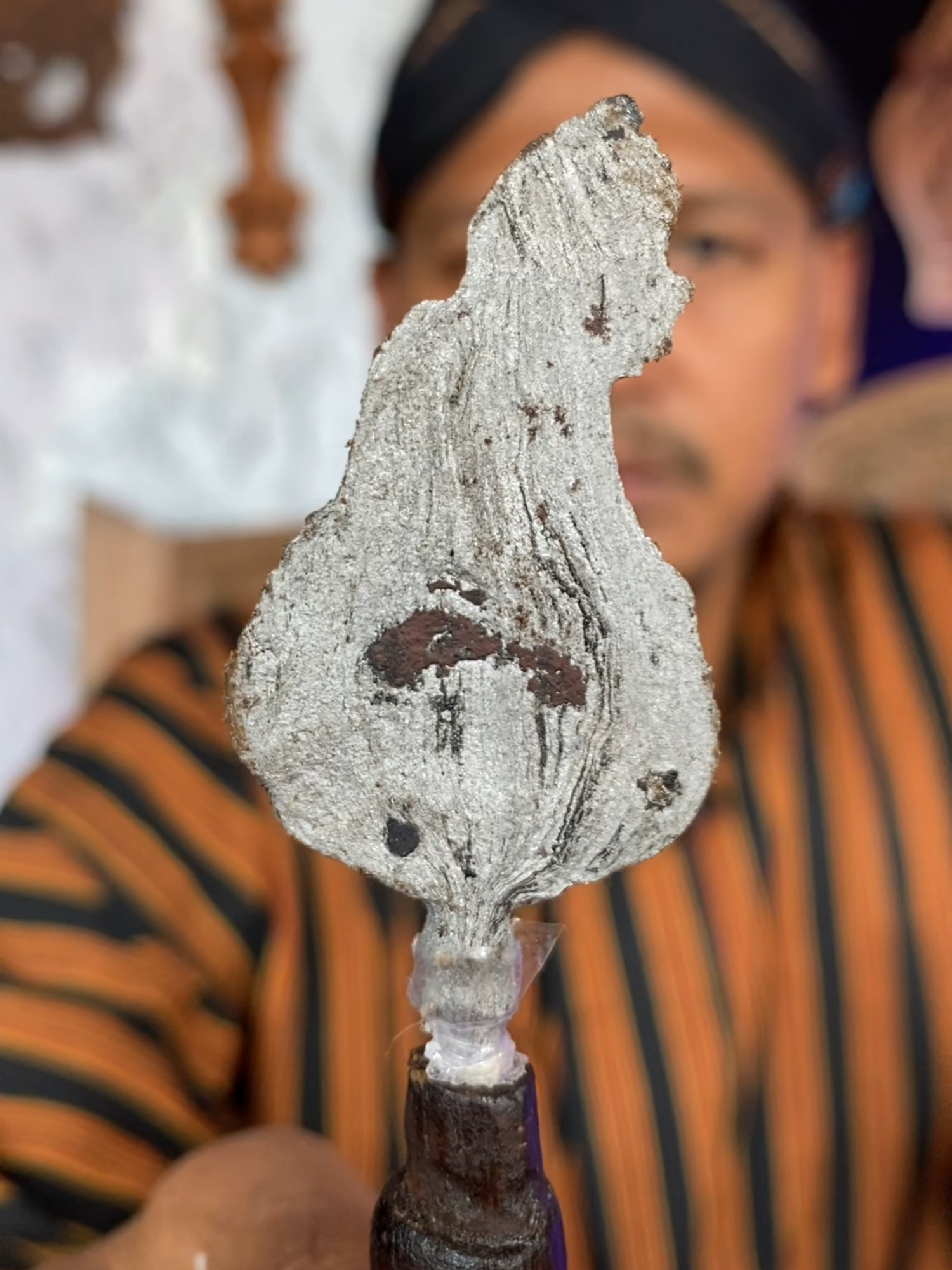 Dhapur Semar Mesem pamor Singkir... Estimasi Demak Bintoro... Koleksi Warung Antik... #warungantik #keris #kerispusaka #pusakaindonesia #budaya #budayajawa #kerispusakaindonesia #kerisnusantara #kerismataram #kerisantik #keristuban #kerisraksasa #budayaindonesia #ethnic #pusaka #pusakanusantara #history #etnik #kuno #antik #majapahit #sriwijaya #medang #kerajaanmedang #medangkamulan #bethok #kadga