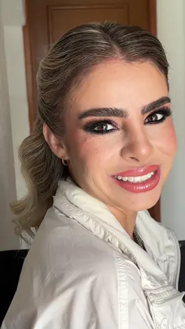 ¿Lista para tu próximo evento? 💄 Mi enfoque es holístico: preparo tu piel con Reiki (Luz universal) , cuido tu energía y resalto tu esencia 🌸✨. No solo te verás increíble, también te sentirás segura y en calma 🤍. 📍 Querétaro | WhatsApp  442 345 6812 . . #maquillaje #social #socialesqueretaro #maquillajesocial #maquilladoraprofesional 