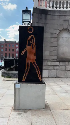 hood irony in the big 25 💔🥀🏚️ #hoodirony #dublin #hughlanegallery