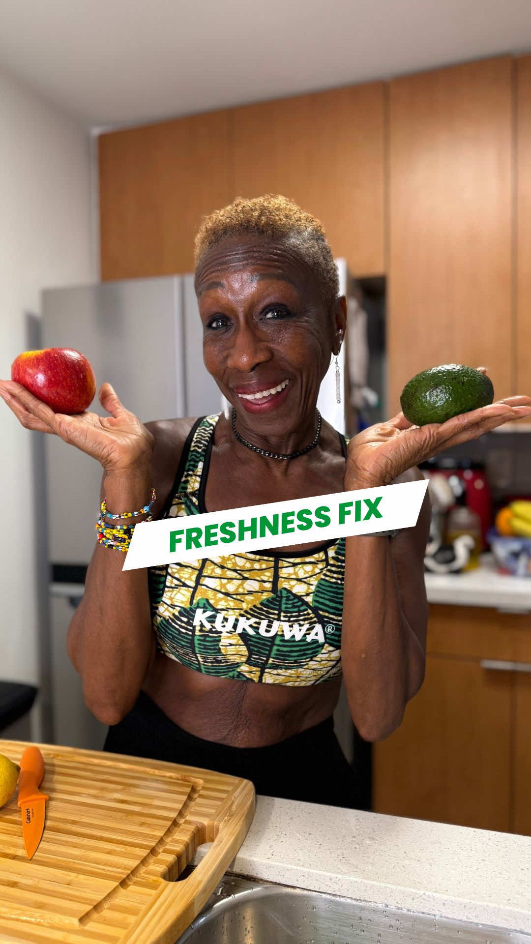 Tired of your cut avocados and apples 🥑🍏turning brown too quickly? I’ve got you: Cut them up, place in a container, then squeeze fresh lemon juice over them.The lemon slows down oxidation and keeps them fresh longer! You may ask how long does it last? Up to 1–2 days in the fridge.No lemon 🍋 No problem ? Use lime, pineapple, or orange juice as a substitute. I For more hacks, health tips, tasty-town recipes, and daily workouts visit ignitehappinessnow.com (Link in bio)  #africanhealthsecrets #KukuwaFitness #nutrtition #DailyHealthHack