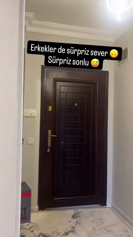 Karım bana sürpriz yapmayı hiç ihmal etmez 😅 Teşekkürler canım karım 😅 #komedi #mizah #eğlence #karıkoca #takip 