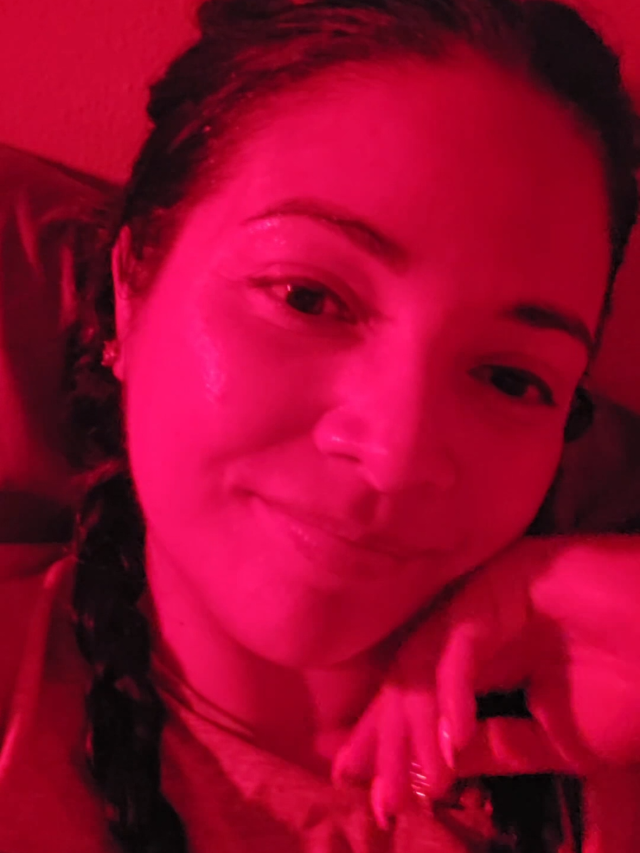 J Balvin la tiene clara 🔥 Beneficios de la Luz Roja 🔴 . #jbalvin #luzroja #dormirbien #relajacion #sueño 