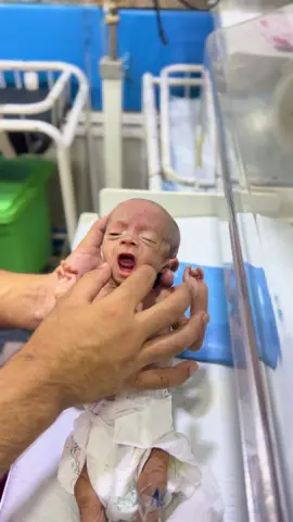 Premature cute baby of naveed now she 30 ml feeding in our nicu please pray for little #pleasetiktokteam #nicubaby#nicuworld#foryoubaby