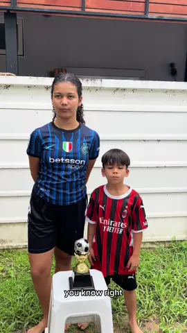 Jogo muito Tenso 😂😂😂😂😂 @Marcelinho Assumpção @Leandro Assumpção @Maria Assumpção  #marceloassumpcao #familiaassumpcao #futebolderua #irmaos #maria 