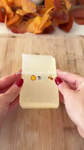 No necesitas grandes inversiones para empezar tu emprendimiento con Jabones de glicerina 🌸 Con nuestro curso online 🌸 te damos el paso a paso para convertir tu arte en ingresos desde casa 🏠  #jabonesnaturales #jabonesartesanales #JabonesDeGlicerina #skincare #DIY 