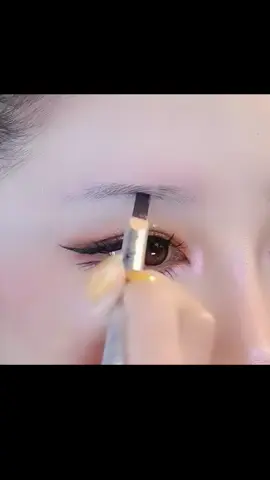 Eyebrows tutorial for beginners! #Makeup #makeuptutorial #tiktokmademebuyit #eyemakeup #eyebrowtutorial 