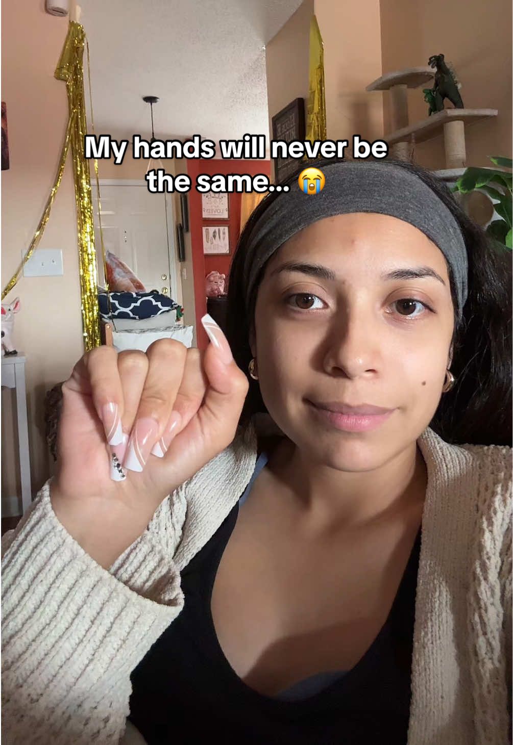 This is what happens when you’re chronically on your phone- 📱 #psa #chronicallyonline 