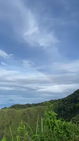 lautan awan dan pelangi di Gn Unggaran ⛰️🍃 #unggaran2050mpdl #gunungungaranviaperantunan #gunungungaran2050mdpl #pendakiindonesia #fyp 